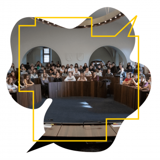 Jugendliche im Kantonsratssaal