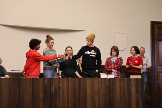 Jugendliche präsentieren ihr Anliegen