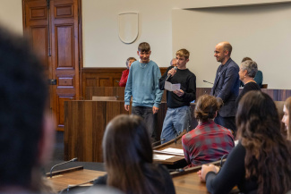 Jugendliche diskutieren ihre Anliegen im Rathaus Solothurn