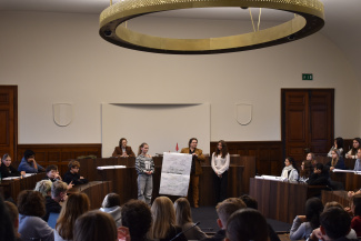 Jugendliche präsentieren ihre Anliegen