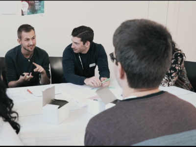 Jugendliche diskutieren