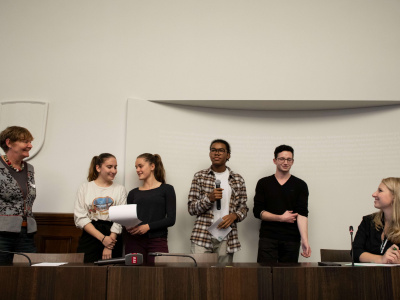 Jugendliche präsentieren ihr Anliegen