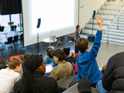 Abstimmung an der 1. Jugendkonferenz