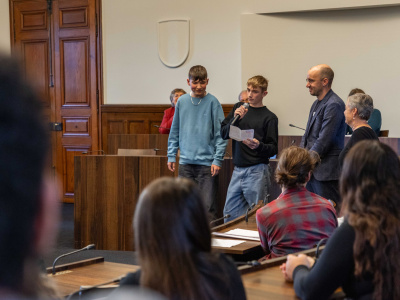 Jugendliche diskutieren ihre Anliegen im Rathaus Solothurn